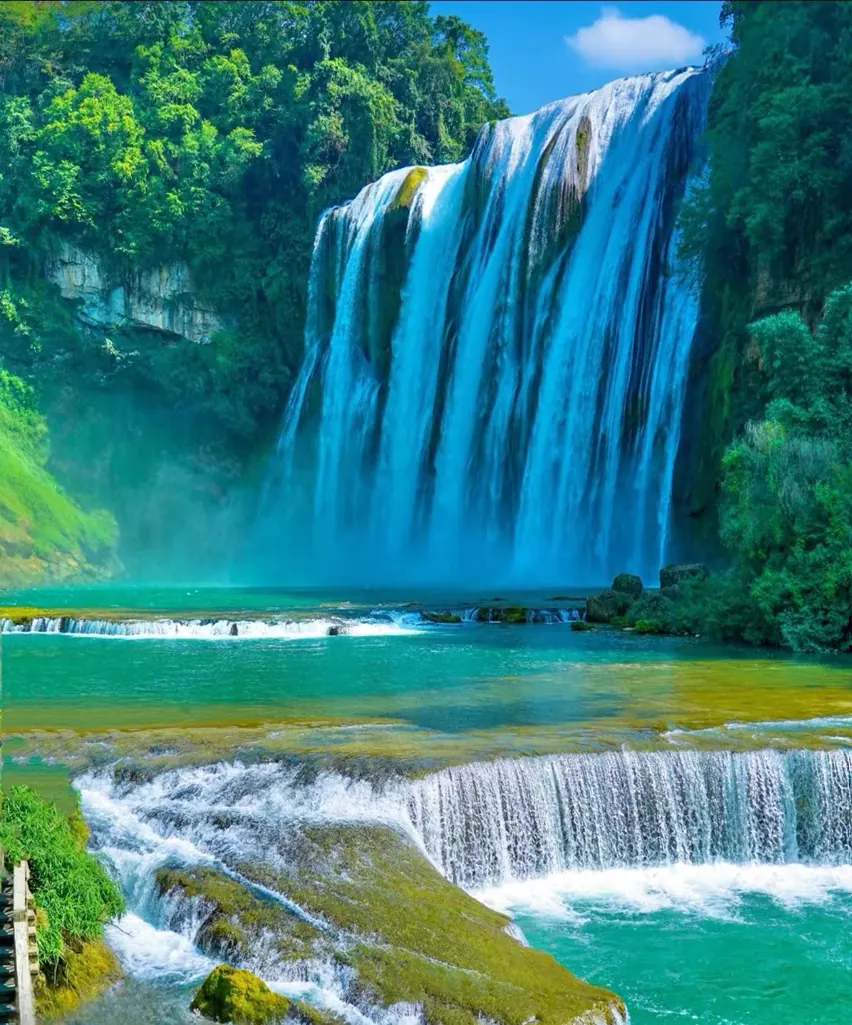 Huangguoshu Waterfall and its turquoise pools