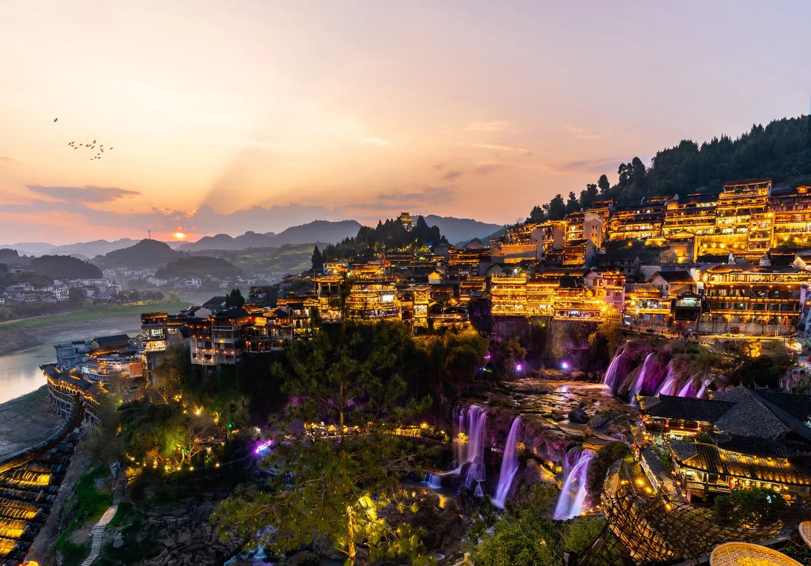 Furong, the town on the waterfall, at dusk