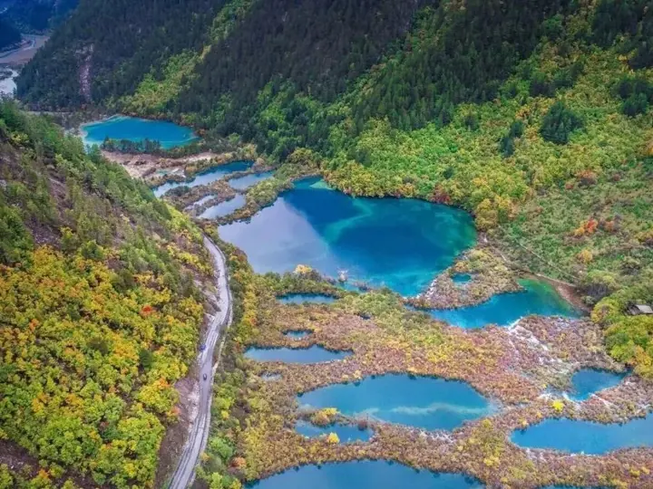 Sichuan: To Jiuzhaigou